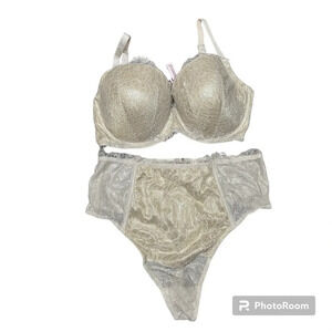 Victoria's Secret Ivory Lace Dream Angels Lined Demi Set